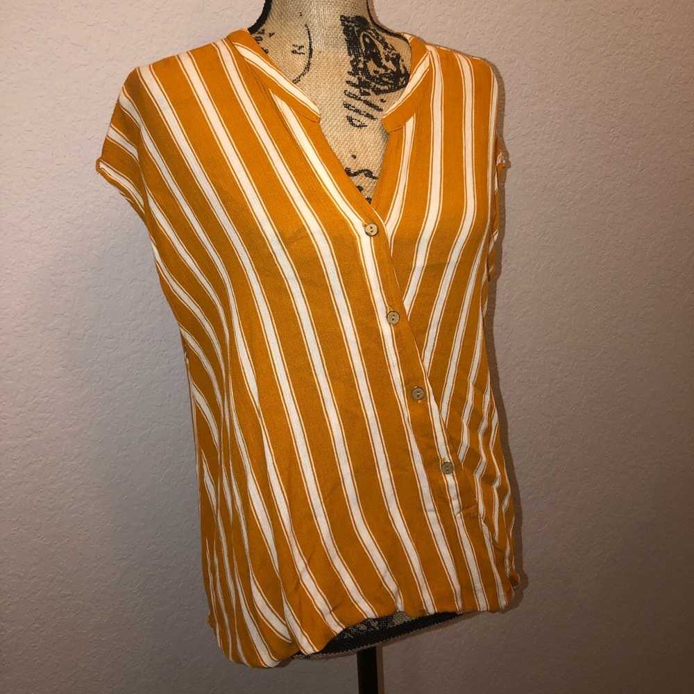 Asymmetrical button up